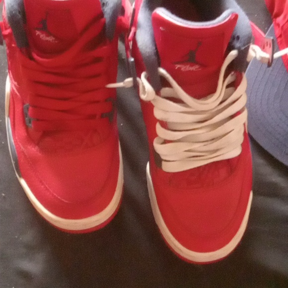 NIKE JORDAN 4 Retro red and touches of white&blue. - Picture 9 of 12
